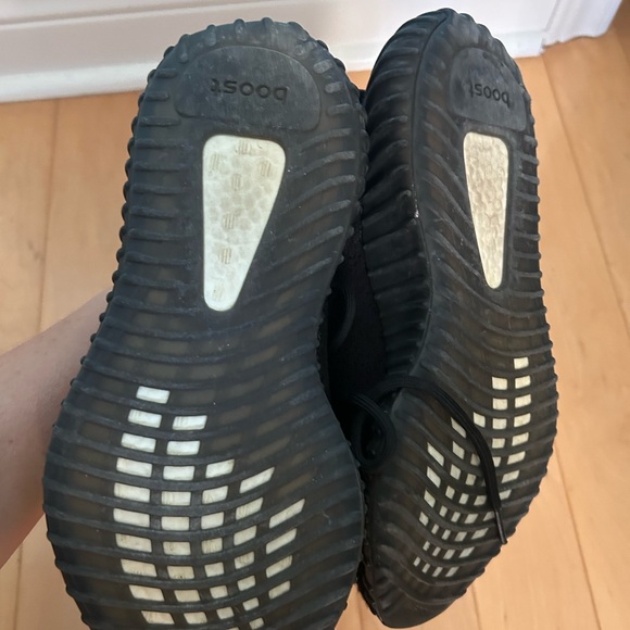 Adidas Yeezy 350 - Picture 5 of 7